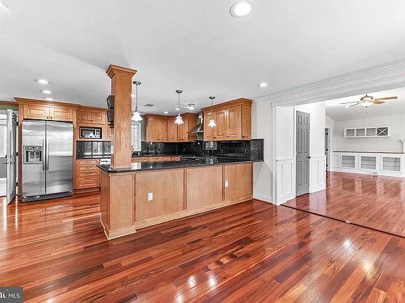3rd image of 8499 Saint Andrews Dr