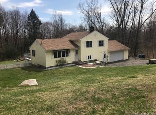 54 Woodhaven Dr, Burlington, CT 06013