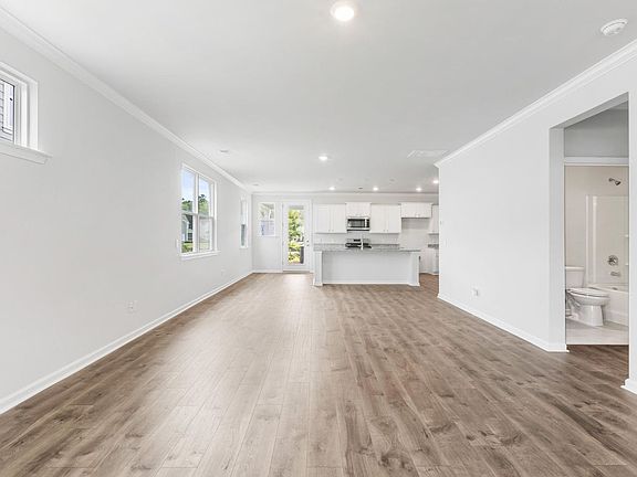 2nd image of 407 Oak View Way