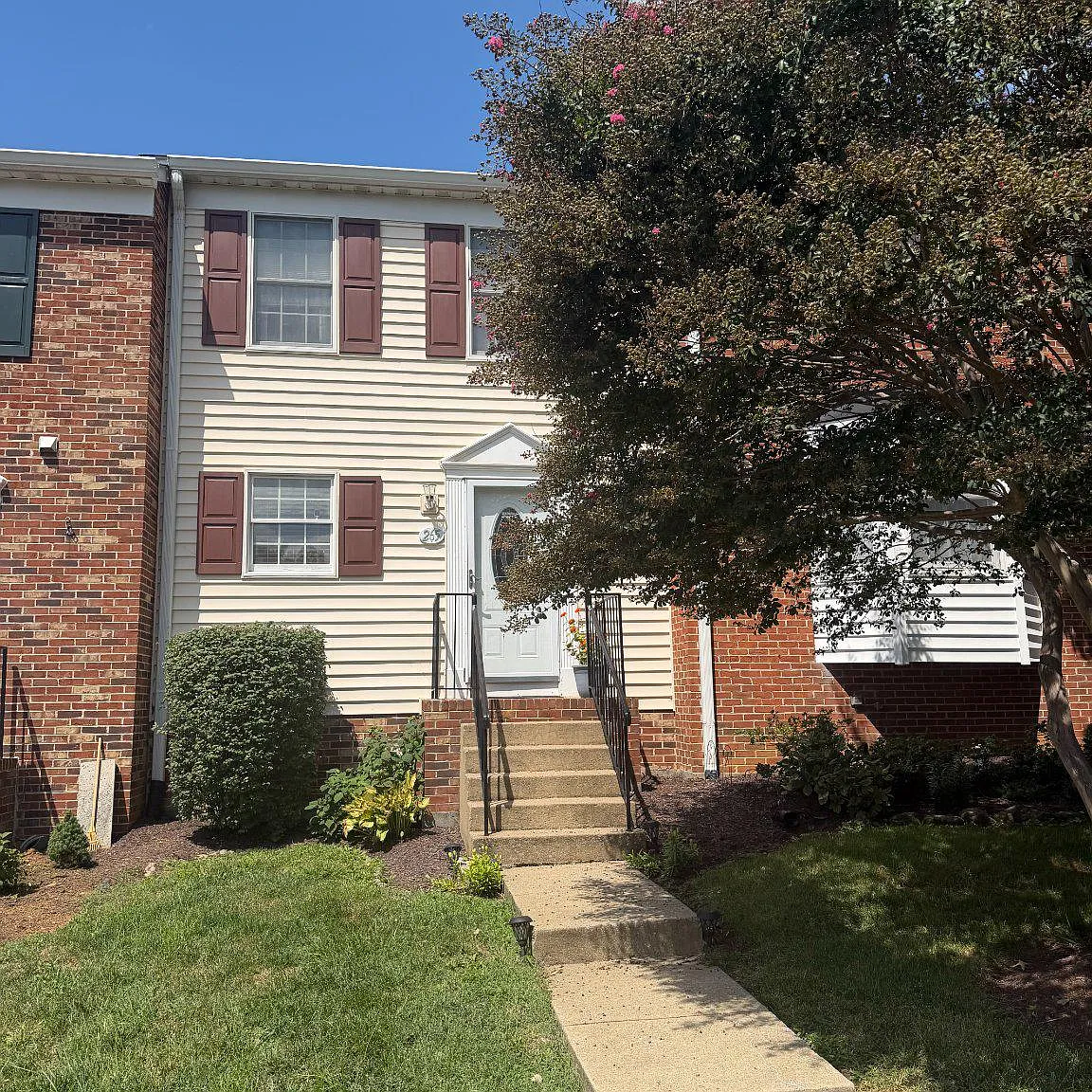 2 bed, 2.5 bath, 1054 sqft, $2,300 — Photo 1