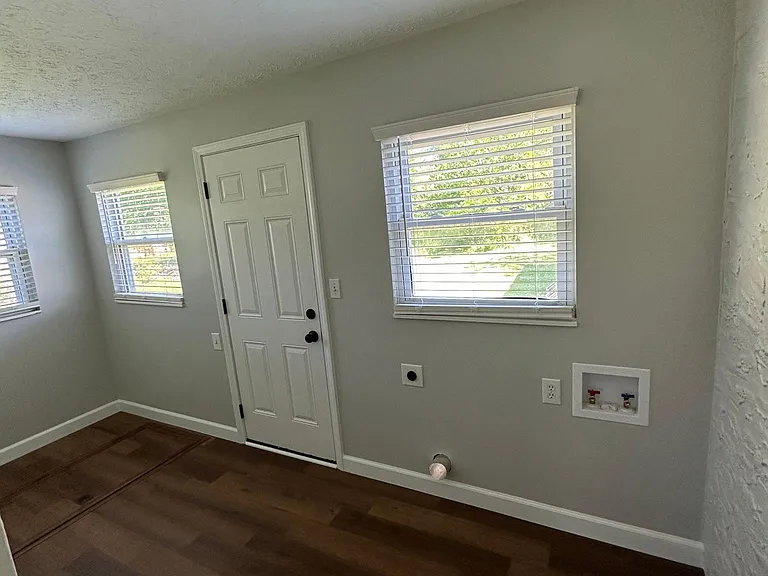 202 Greenwood Ave — Photo 2