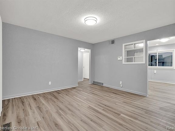 5th image of 14825 Myola Ave