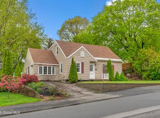 7 Glennon Rd, Latham, NY 12110