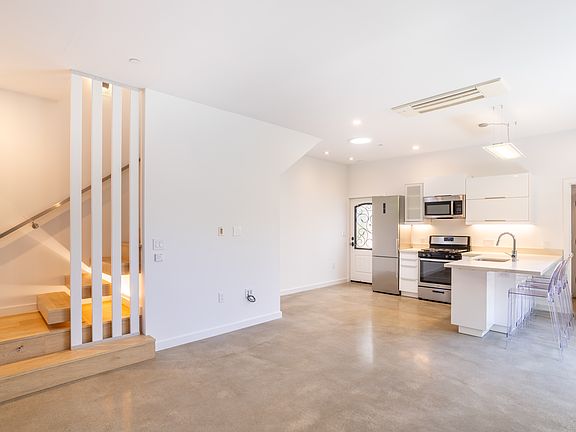 5th image of 2450 Euclid St #B