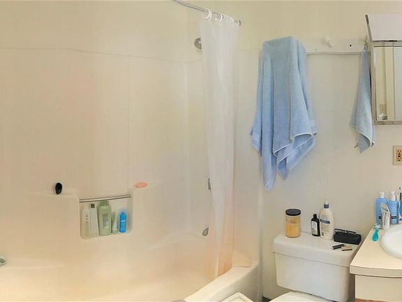 2nd image of 10 Garrison Ave APT 2