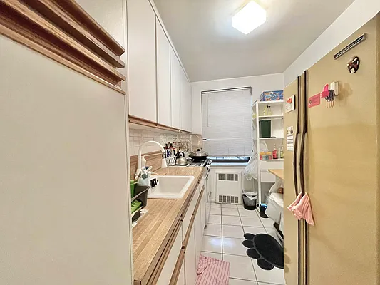 Sold by Chous Realty Group Inc | media 25