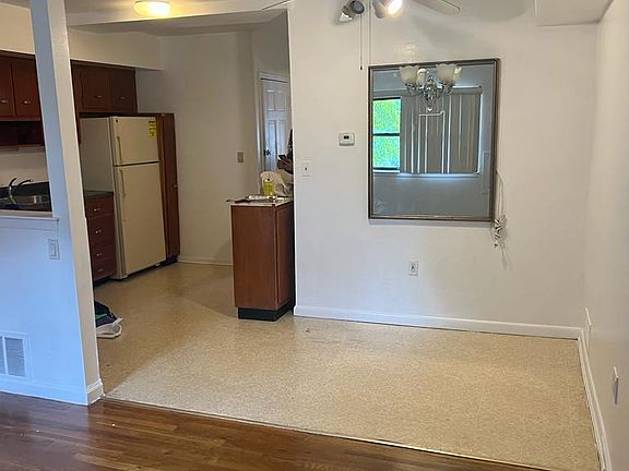 2nd image of 504 Hollywood Ave #1