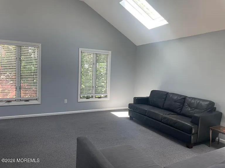 256 Lawrence Ave — Photo 8