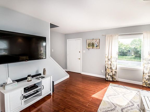 3rd image of 205 Valentine Dr