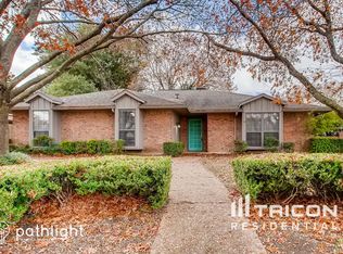 100 Hacienda Dr, Waxahachie, TX 75165