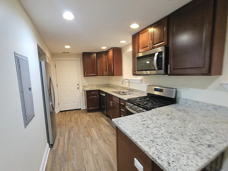 6317 N Washtenaw Ave #G1 — Photo 8