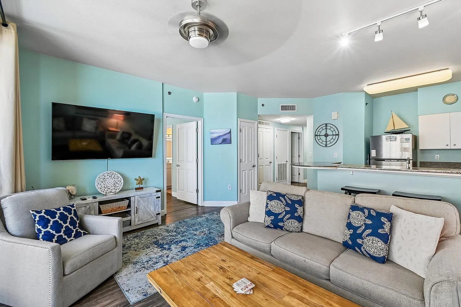 2 bed, 2.0 bath, 1184 sqft, $3,981 — Photo 3