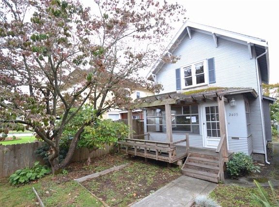2nd image of 2405 Lombard Ave