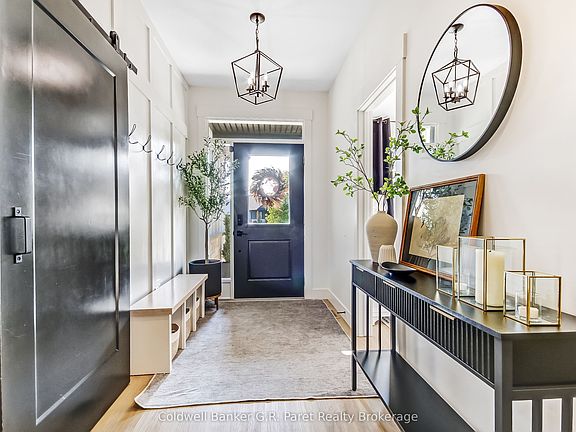 4th image of 11 Macneil Ct