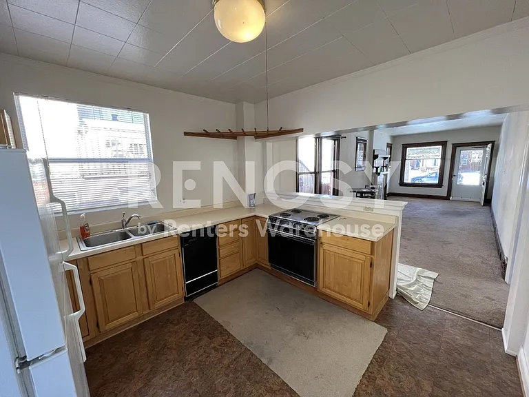 1017 S Pearl St — Photo 4