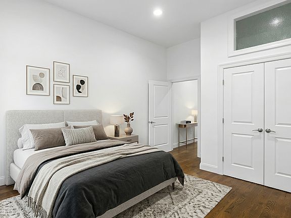 3rd image of 160 E 103rd St APT 1