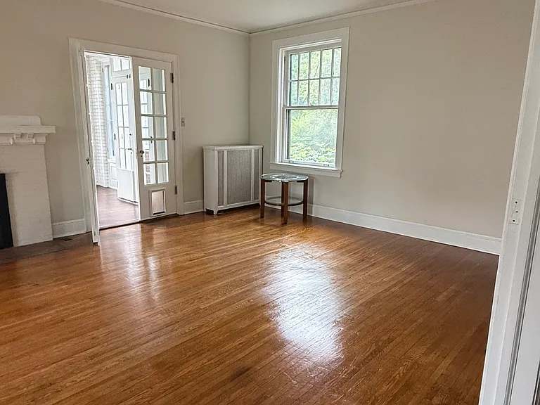 37 W Court St — Photo 8