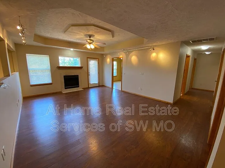 3551 E Woodside St — Photo 11