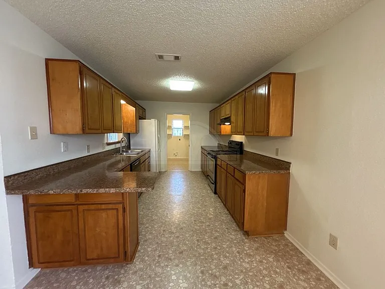 3422 Chisholm Trl — Photo 5