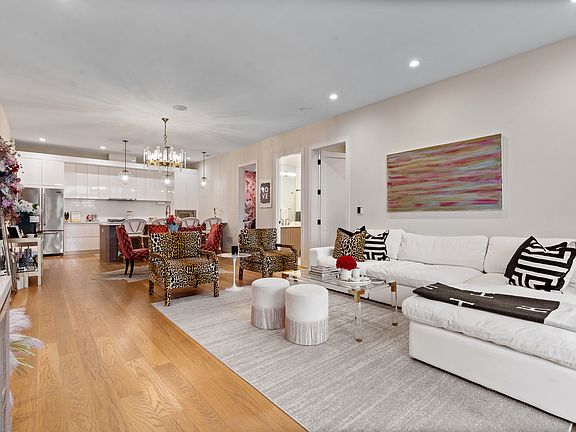4th image of 1938 W Augusta Blvd #304