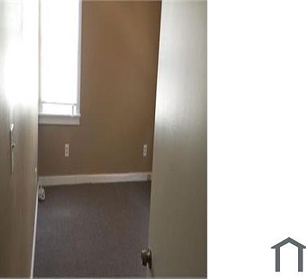 4th image of 422 Meriwether St APT 2