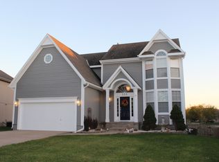 335 W Cottonwood Dr, Raymore, MO 64083
