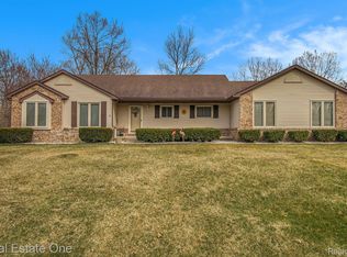 9776 Rosemary Ln, Brighton, MI