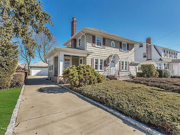 3rd image of 743 Glover Pl