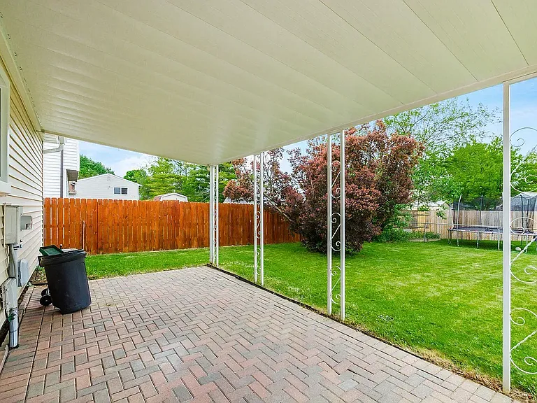 5912 Starcrest Dr — Photo 22