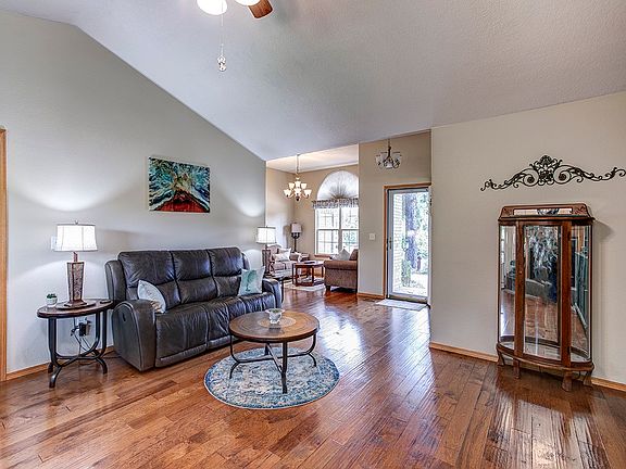 4th image of 124 Granshire Dr