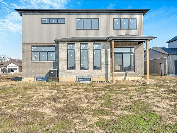 3rd image of 43 Augusta Dr