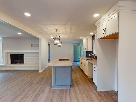 3rd image of 2039 Fernwood Dr