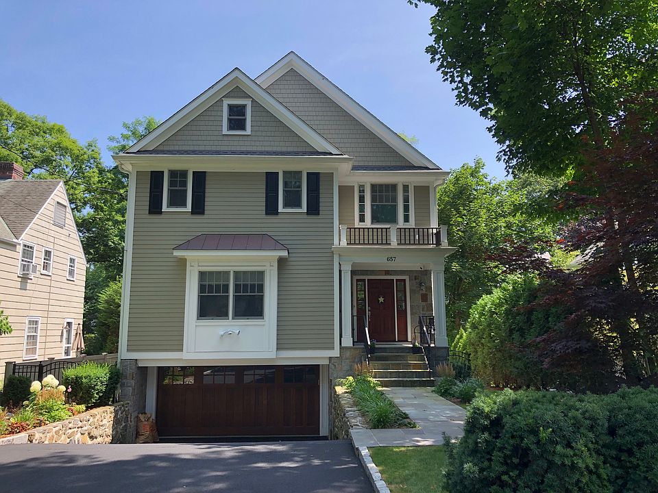 1st image of 657 Forest Ave