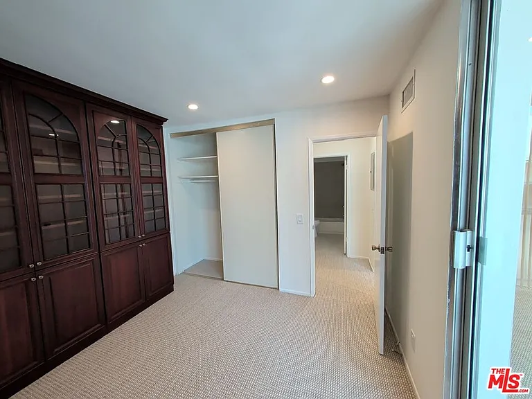 415 Montana Ave #203 — Photo 27