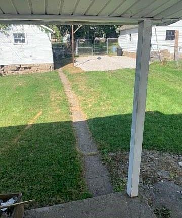 5th image of 465 Gray St