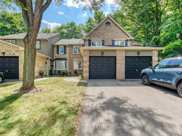 2766 Folkway Dr #23, Mississauga, ON L5L 3M3