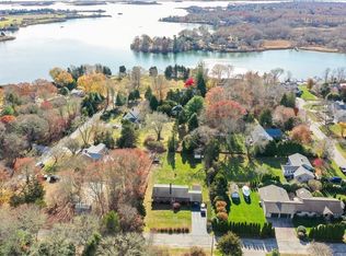 19 W Spruce St, Charlestown, RI 02813