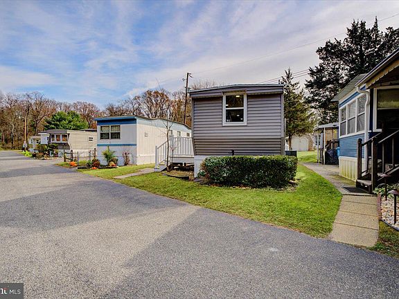 2nd image of 114 Cookstown New Egypt Rd #C7