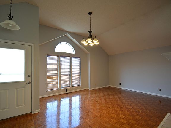 4th image of 15457 Foster St