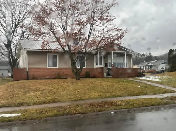 1529 Country Club Ln, Williamsport, PA 17701