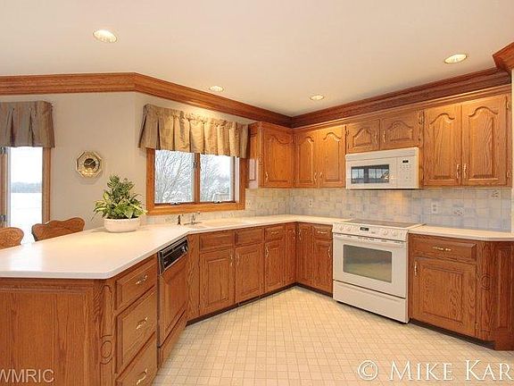 4th image of 8693 Cedar Lake Dr