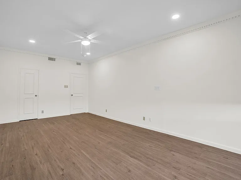 6335 W Northwest Hwy #411 — Photo 31