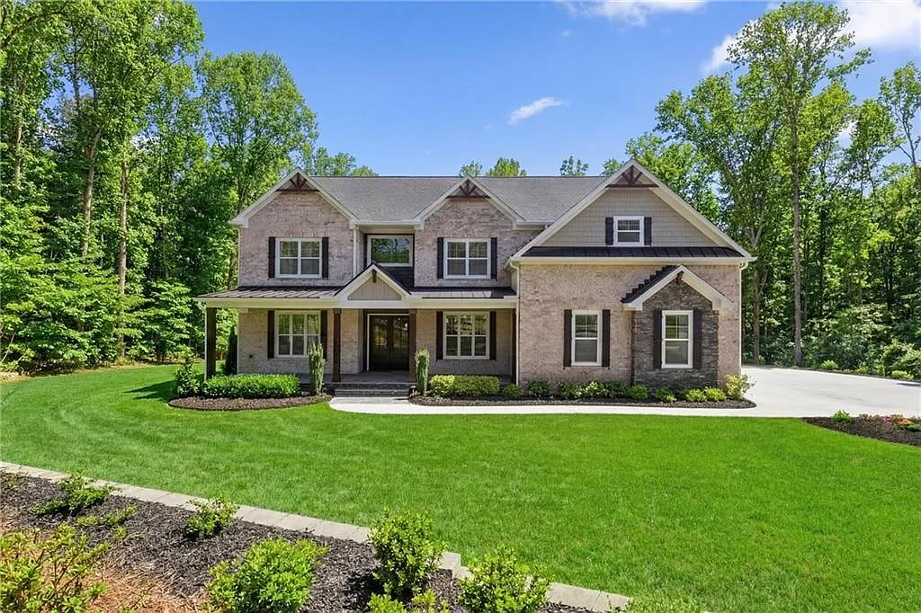 7 bed, 8.0 bath, 8392 sqft, $11,500 — Photo 1