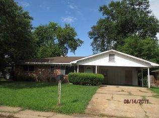 2321 Willowood Ln, Alexandria, LA 71301