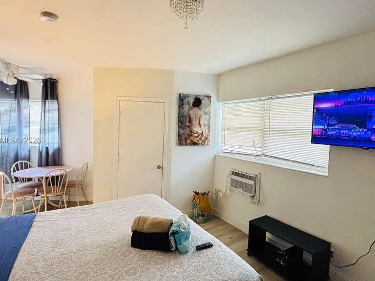 109 SE 9th St #2 — Photo 3