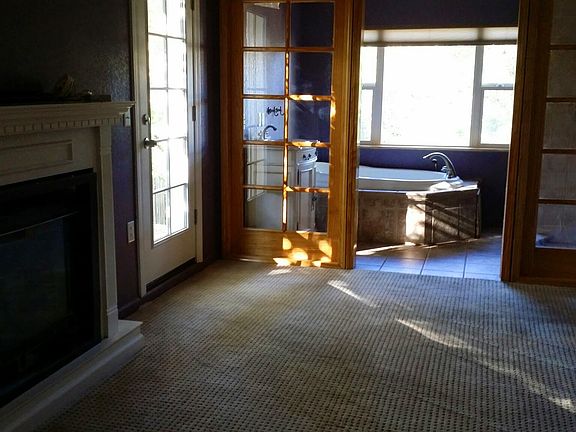 5th image of 609 1/2 Dillon Ct