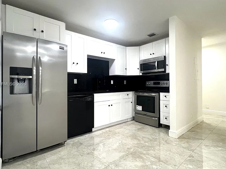 11307 Port St #11307 — Photo 2