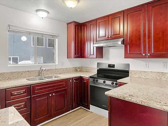 4th image of 517 Ximeno Ave #2