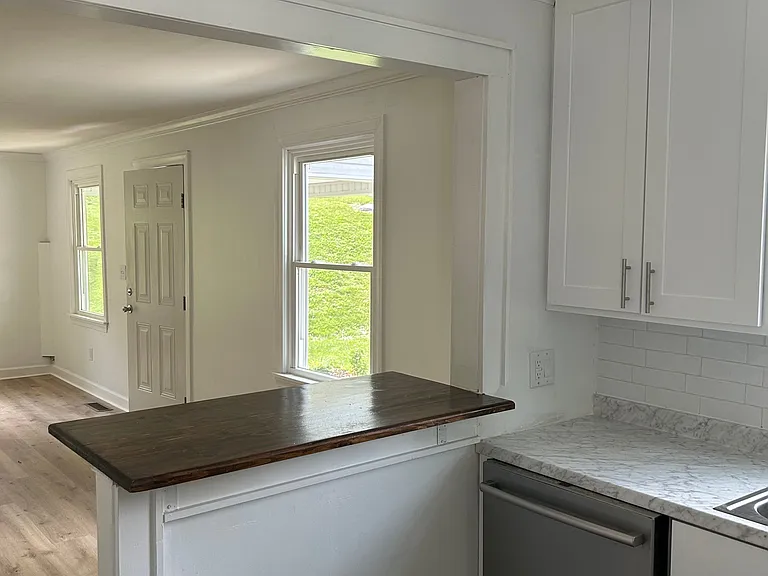 1569 Valley Dr — Photo 9