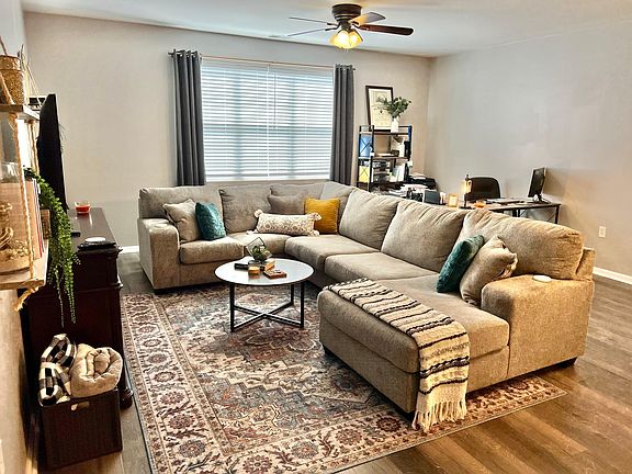 2nd image of 5321 Warminster Dr Unit 203